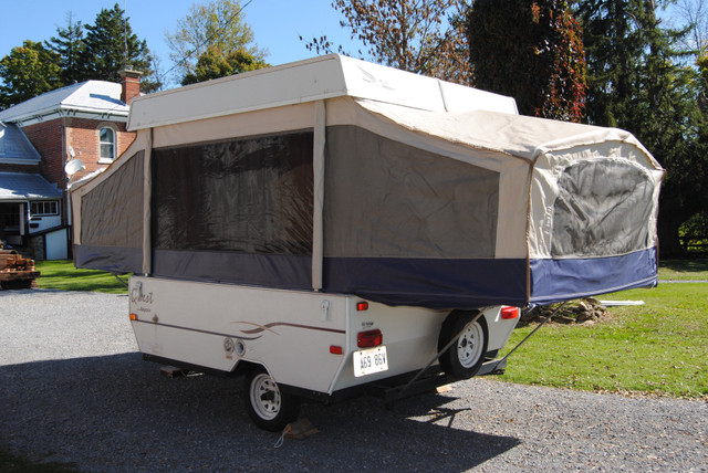 Camping Tent Trailer - Jayco Quest 8-U Model Year 2003 in Fishing, Camping & Outdoors in Ottawa - Image 3