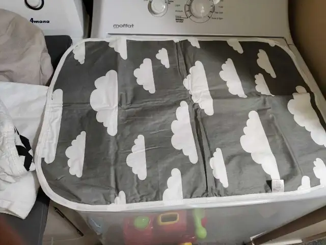 Portable Diaper Changing pad, Changing Cover and 3 Changing Mats in Bathing & Changing in Edmonton - Image 5