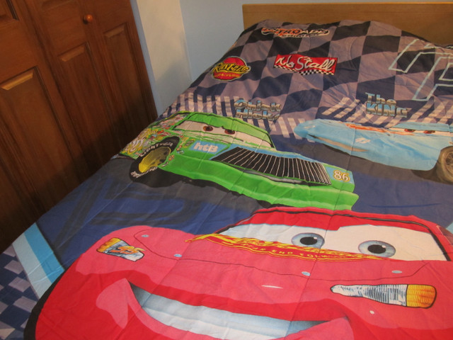 Disney Cars Twin Comforter / Douillette lit jumeau dans Literie  à Laval/Rive Nord