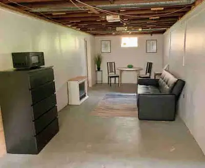 West Kildonan-Bedroom for rent