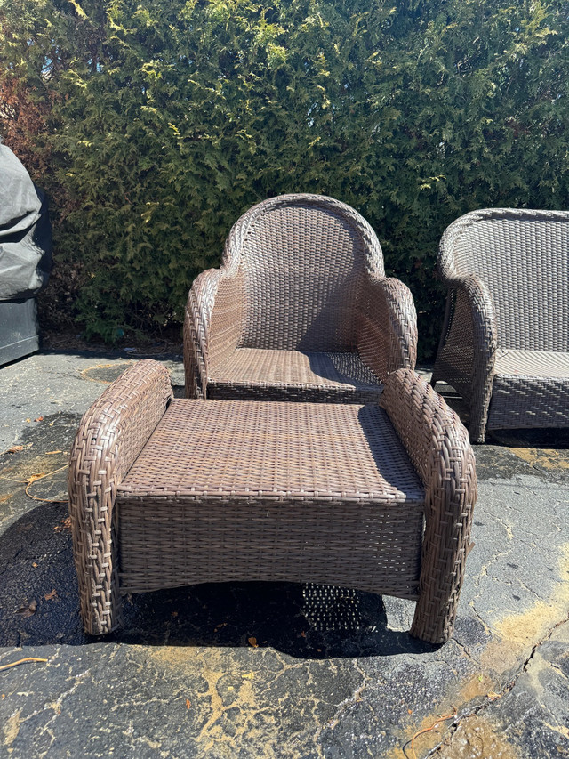 Lay Z Boy Avondale Patio set in Patio & Garden Furniture in Cambridge - Image 3