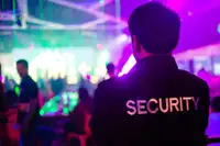 Puesto de guardia de seguridad de discoteca - Habla español