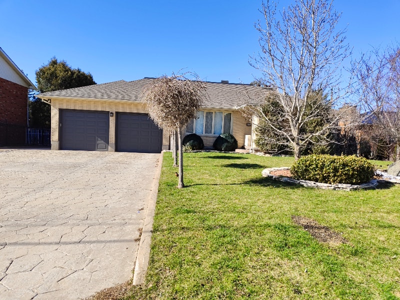 Fantastic 3 Bed + 2 Bed Bungalow in North London by Masonville Long