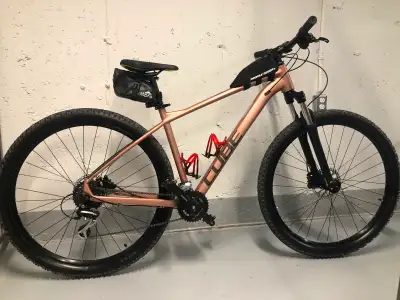 Vélo de montagne Cube, View more