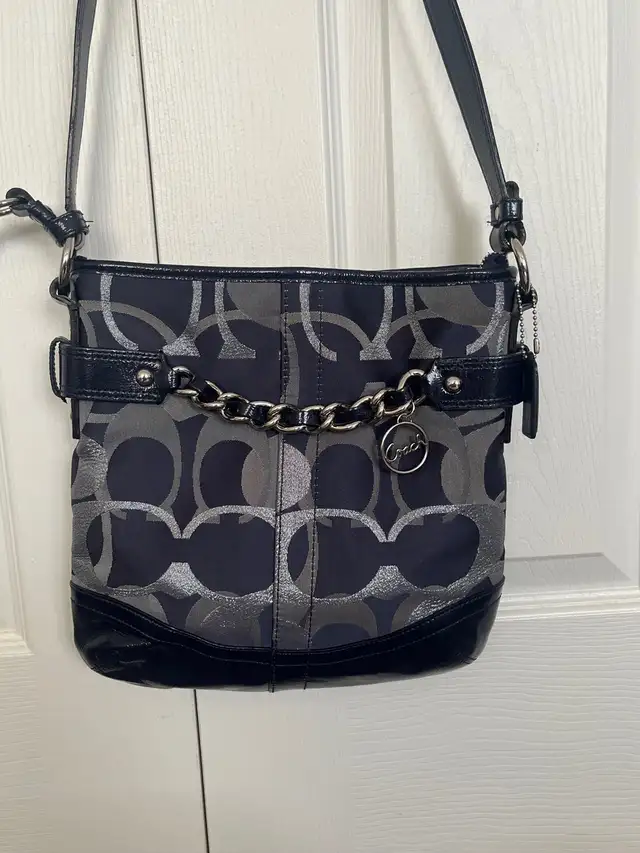 Coach Vintage Navy blue Shoulder and crossbody Bag in Women's - Bags & Wallets in Mississauga / Peel Region - Image 2