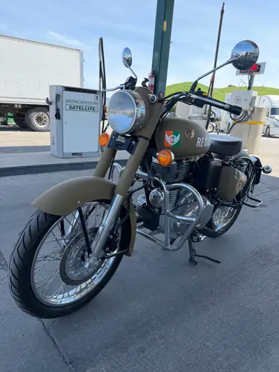 ROYAL ENFIELD 2016 DESERT STORM MAT FINISH.CUSTOM COLOR AND ONE 2018 MILITARY GREEN ONLY 1100 KM WIT...