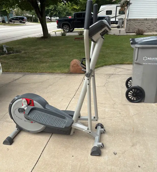 Pro-Form Elliptical in Exercise Equipment in Grande Prairie - Image 5