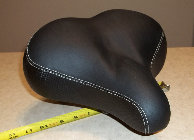 full size bike saddle    -- NEW --    bicycle seat in Frames & Parts in Moncton