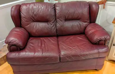 Fauteuil et causeuse en cuir, View more