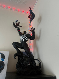 Spiderman 2 statue 