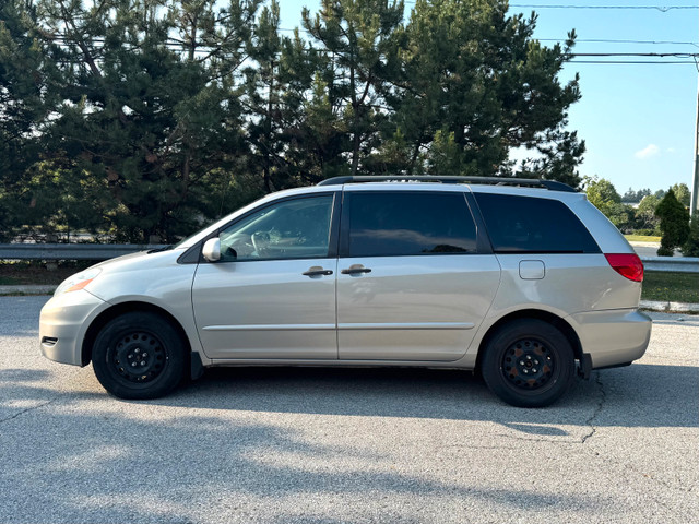 2006 Toyota Sienna AWD in Cars & Trucks in Markham / York Region