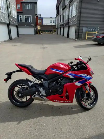 For sale: Honda CBR650R, 2025 year, only 6195km. Equipped: - phone holder It’s been very well taken...