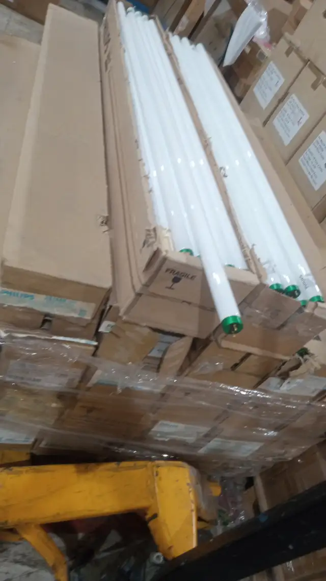 T8 fluorescent light tubes
