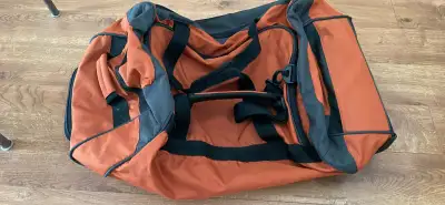 In GREAT shape absolutely no damage. Rolls beautifully, extended handle. Long and short straps. Burn...