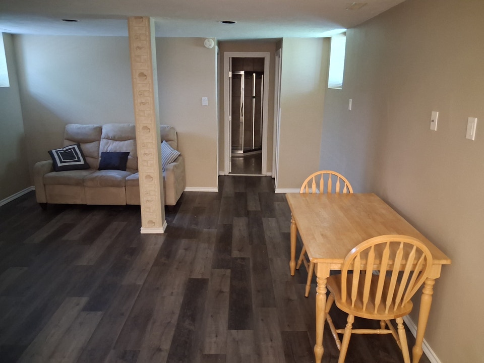 One Bdrm basement apt. Close to Intercity /  Private entrance 3