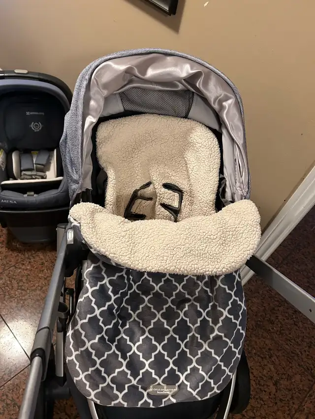 Uppababy Vista stroller set . Clean as new  in Strollers, Carriers & Car Seats in Markham / York Region - Image 7