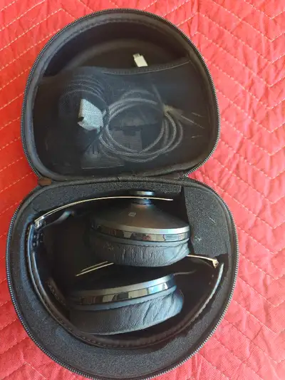These are the best deal for Sennheisers on Kijiji! One pair in a hard MPOW case of Sennheiser Moment...