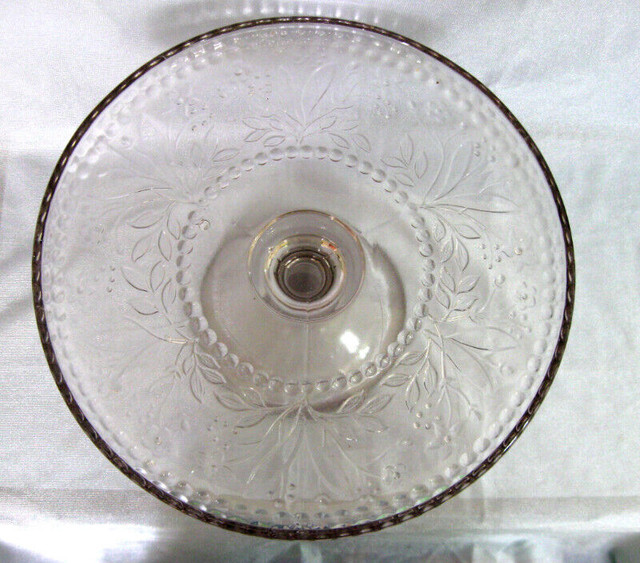 PAIRE de PLATS pour GATEAUX NOVA SCOTIA GLASS CAKE PLATES c.1890 dans Art et objets de collection  à Ouest de l’Île - Image 4