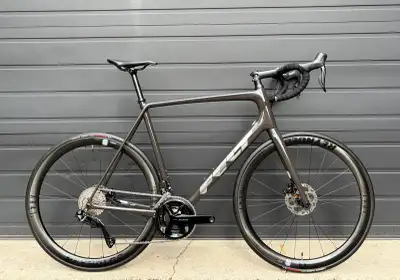 XL Brand New Carbon Felt FR Advanced Di2, Carbon Wheels, View more