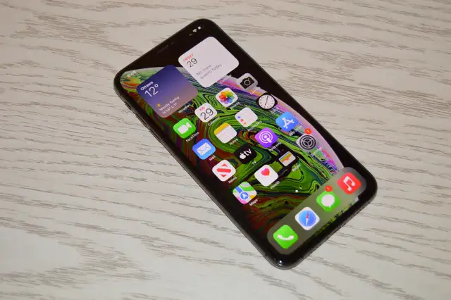 FIRM PRICE - Unlocked iPhone XS Max 256GB - Battery 80% Like New in Cell Phones in Markham / York Region - Image 3