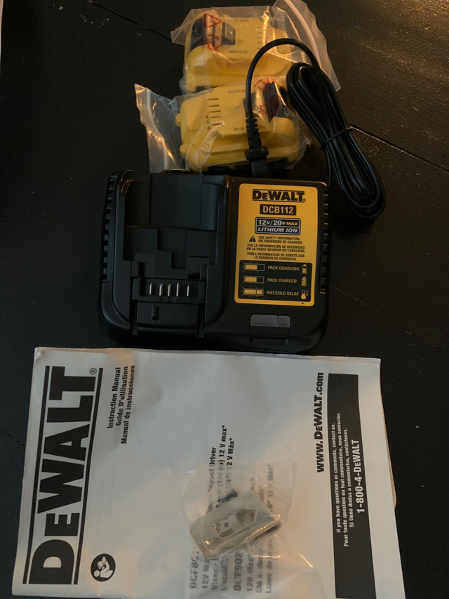 Batteries and Charger Dewalt of DCB112 12 V /r Max Lithium ION in Power Tools in Mississauga / Peel Region - Image 2