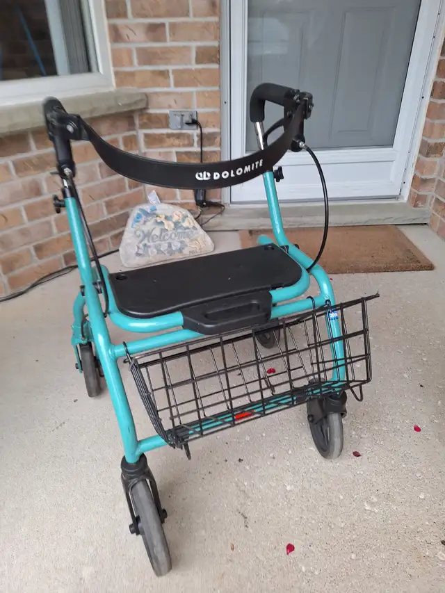 WALKER WITH SEAT & BASKET $65.00579210891672299521