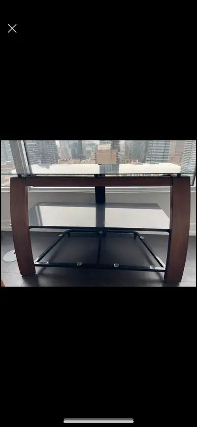 101cm*50cm*62cm Bottom glass missing. 411 Church St pickup
