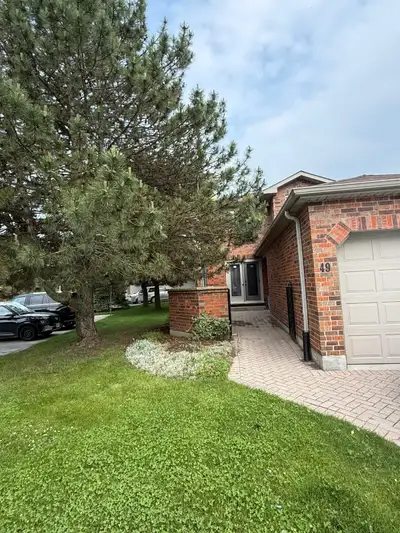 Spacious townhouse next to Masonville Mall