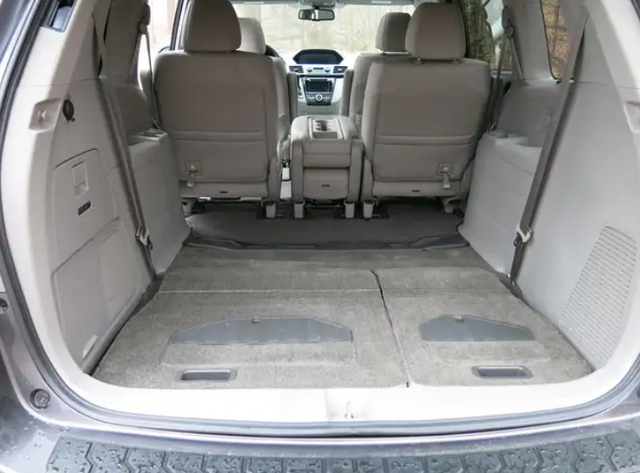 DOOR TO DOOR--AIRPORT--GROUP/FAMILY-PERSONAL DRIVER-RIDESHARE