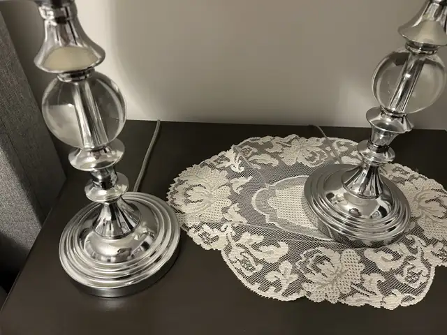 Lamp with shade in Indoor Lighting & Fans in Mississauga / Peel Region - Image 7