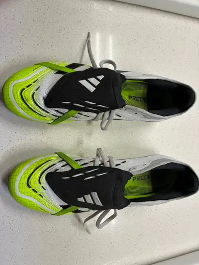 Souliers de soccer à crampons Adidas Predator, View more