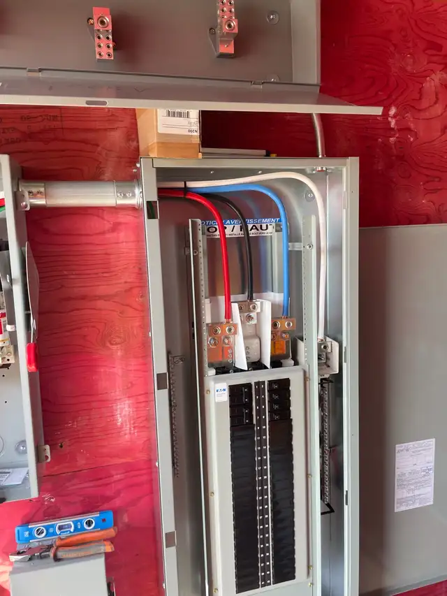 Licensed Electrician489984726266040324