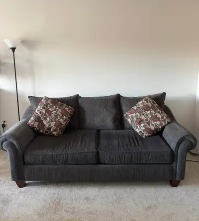 In excellent condition Made in Canada Excellent quality 3 seater sofa + a chair Can sell separately...