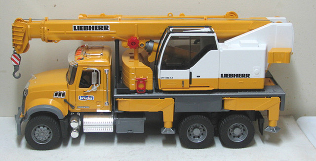 New Bruder  Mack Crane Truck Interactive Toy HUGE in Toys & Games in City of Toronto - Image 3