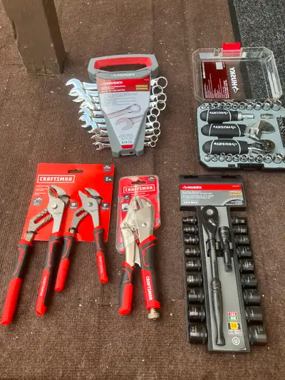 Kit d outils 140$ husky ,craftsman non vendu séparément., View more
