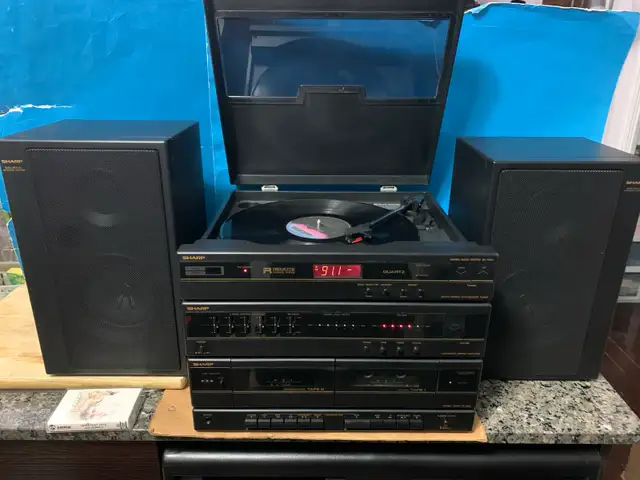 Vtg 80’s Sharp SG-F800 Stereo  Turntable-Dual Cassette+speakers in Arts & Collectibles in Markham / York Region - Image 2