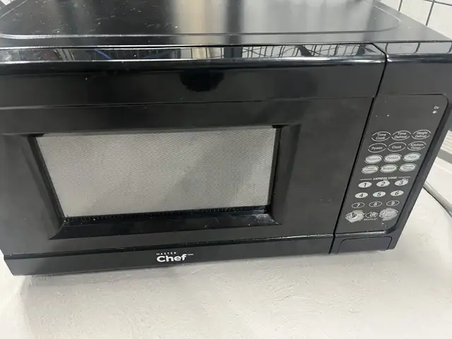 Master Chef Microwave in Microwaves & Cookers in City of Toronto - Image 2