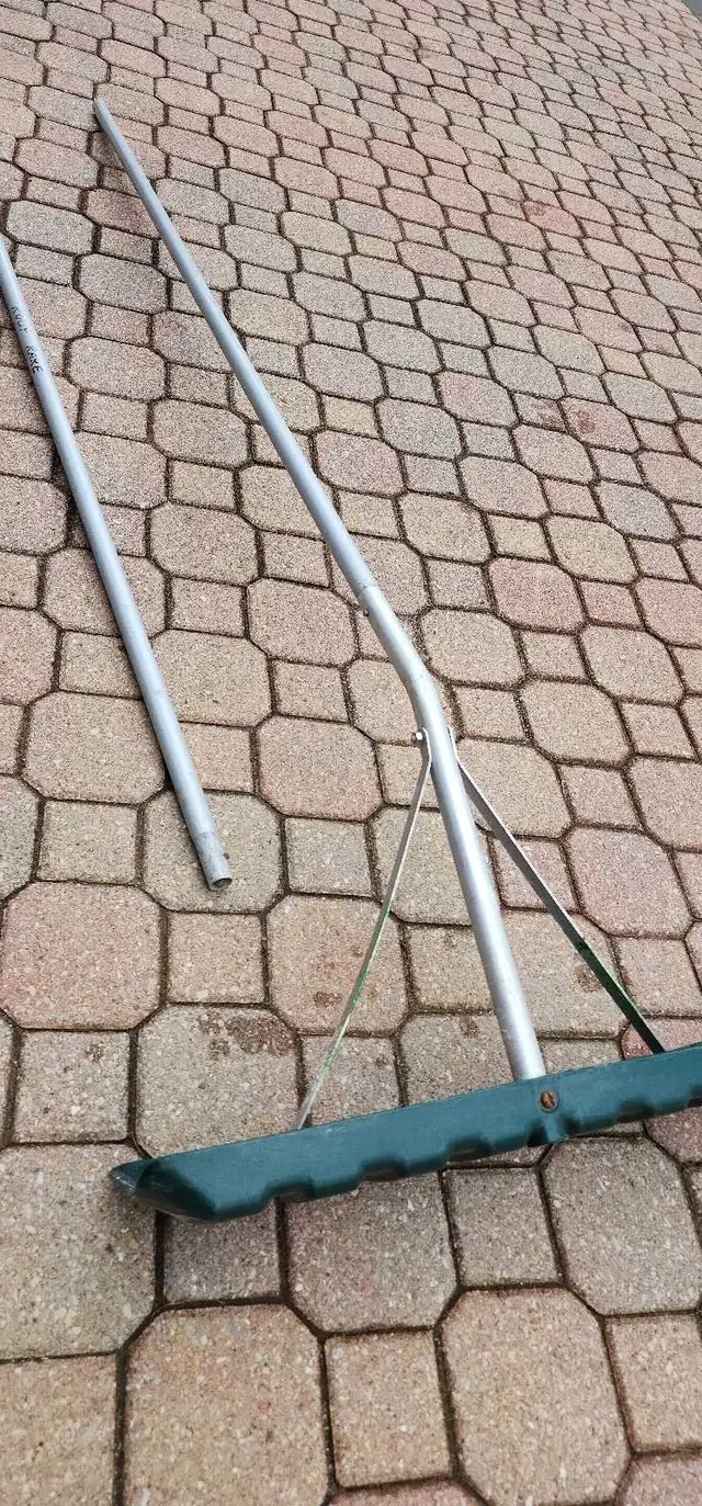 Roof snow rake shovel.  in Outdoor Tools & Storage in Barrie - Image 3