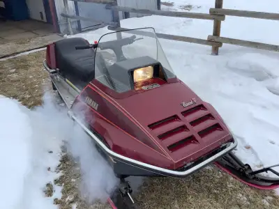 SKI SKINS,LIFT KIT,NEW BATTERY,WINDSHIELD & SEAT COVER,NO CRACKS IN HOOD OR BELLY PAN,OIL INJECTION,...