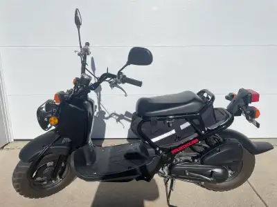 Our Honda Ruckus has been stored in our garage and used RARELY. It is practically brand new. In exce...