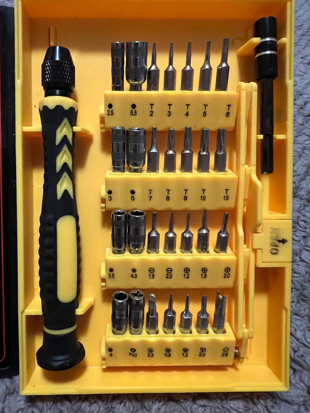  Multifunction small screwdriver set  in Hand Tools in Kitchener / Waterloo - Image 2