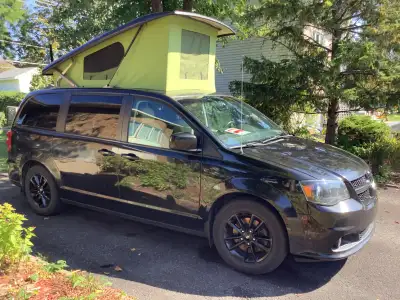 Intérieur beige, Toit levant Pop-up, batterie d’appoint et prise électrique, vitres teintées avec mo...