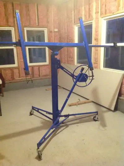 Drywall lifter Used for one job Like new