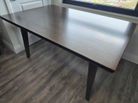 Chic & Affordable: Like-New Dining Table Set with Coffee Table