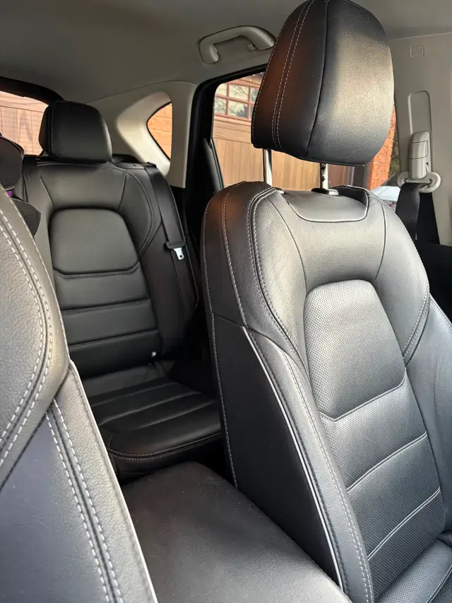 Lease Takeover - 2024 Mazda CX-5 GT in Cars & Trucks in Oshawa / Durham Region - Image 7