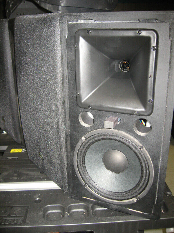 Used Behringer Eurocom CL108 speaker (ONE) in Speakers in Kitchener / Waterloo