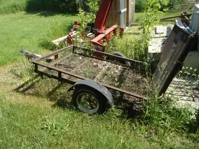 SMALL SINGLE AXEL TRAILER WITH $DROP DOWN RAMP $850.00 OBO