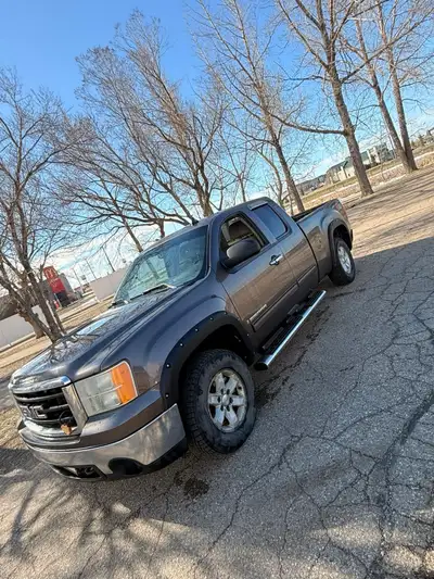 2007 GMC Sierra 1500 Extended Cab – BUILT TO WORK This isn’t your average half-ton — this 2007 GMC S...