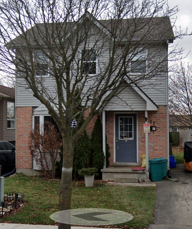 $900/m - Sarnia / Wonderland, room in 3 bd Home.  Great location