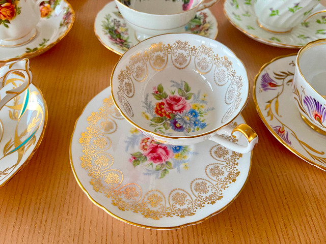 10 Sets of Vintage Teacups and Saucers Made in England in Home Décor & Accents in Oakville / Halton Region - Image 3